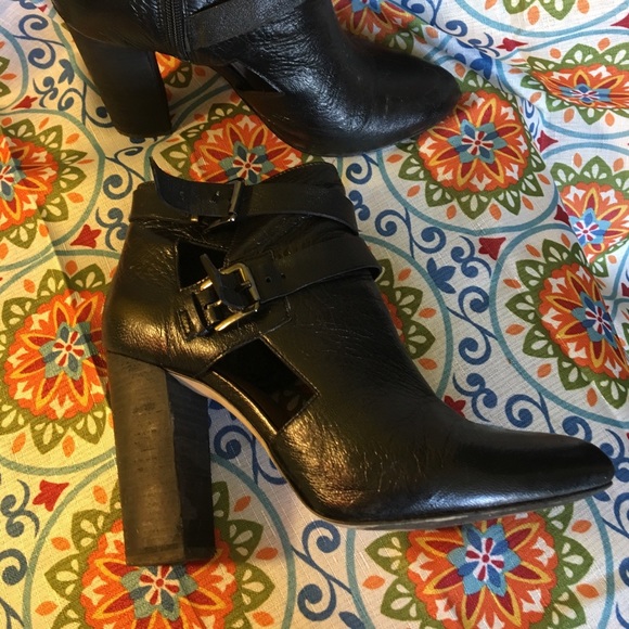 Atwell black leather chunky bootie heels - Picture 3 of 3